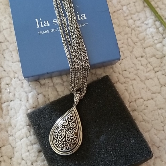 ⚫New Lia Sophia silver necklace⚫ - Picture 3 of 6